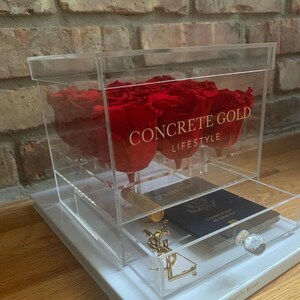 Acrylic min case with real roses (preserved)