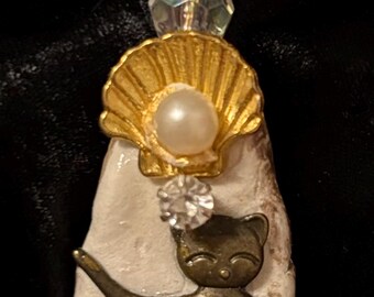 Magic Pendants: Magical Kitty with Oyster and Pearl Pendant - One-of-a-Kind
