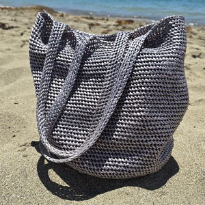 Borsa shopper realizzata in rafia di cellulosa.  Borsa da spiaggia.