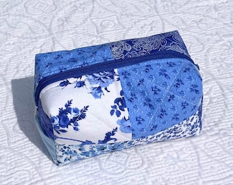 Quilted Small Blue White Makeup Bag / Quilted Floral Small Pouch / Cosmetics / Floral  Quilted Make Up Bag / Waterproof Lined Bag Travel