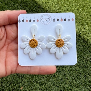 Daisy Polymer Clay Earrings, Dangle and Drop, Flower Drop, White Granite Earrings , Statement Earrings,Peach Granite,Daisies,Flower Earrings