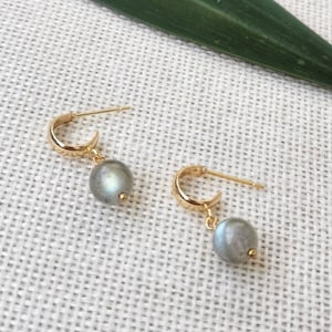 Huggies Labradorite, Open Hoop Aretes, Mini Hoop Aretes, Small Gemstone Hoops, Gold Huggie Hoops,