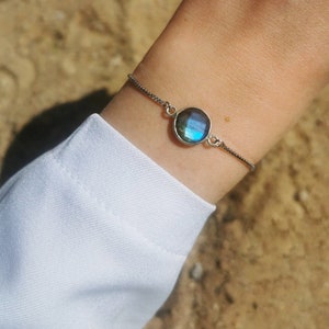 Dainty Labradorite Bracelet, AAA labradorite bracelet, blue labradorite bracelet, labradorite silver bracelet, flashy labradorite
