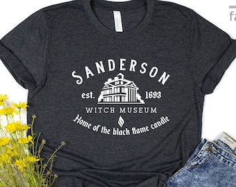 Shirt van Sanderson Witch Museum | Shirt met zwarte vlamkaars | Halloween-shirts | Herfstshirt dames | Overhemd Sanderson-zus | Grappig | Cadeau-T-shirts