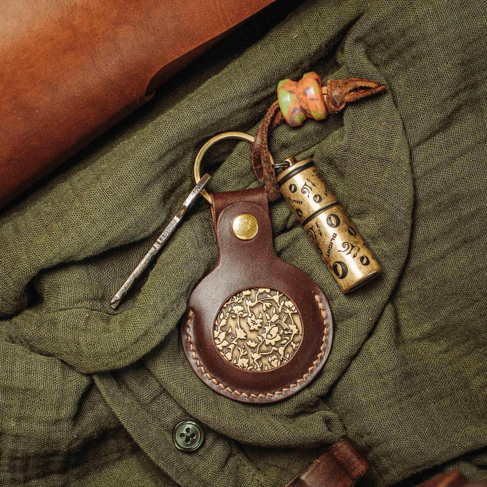 チャレンジコインレザーキーホルダー - Peso Pocket v5 レザーコインケース ハンドメイドEDCラウンドチャレンジコインホルダー  友人へのギフト - Etsy 日本