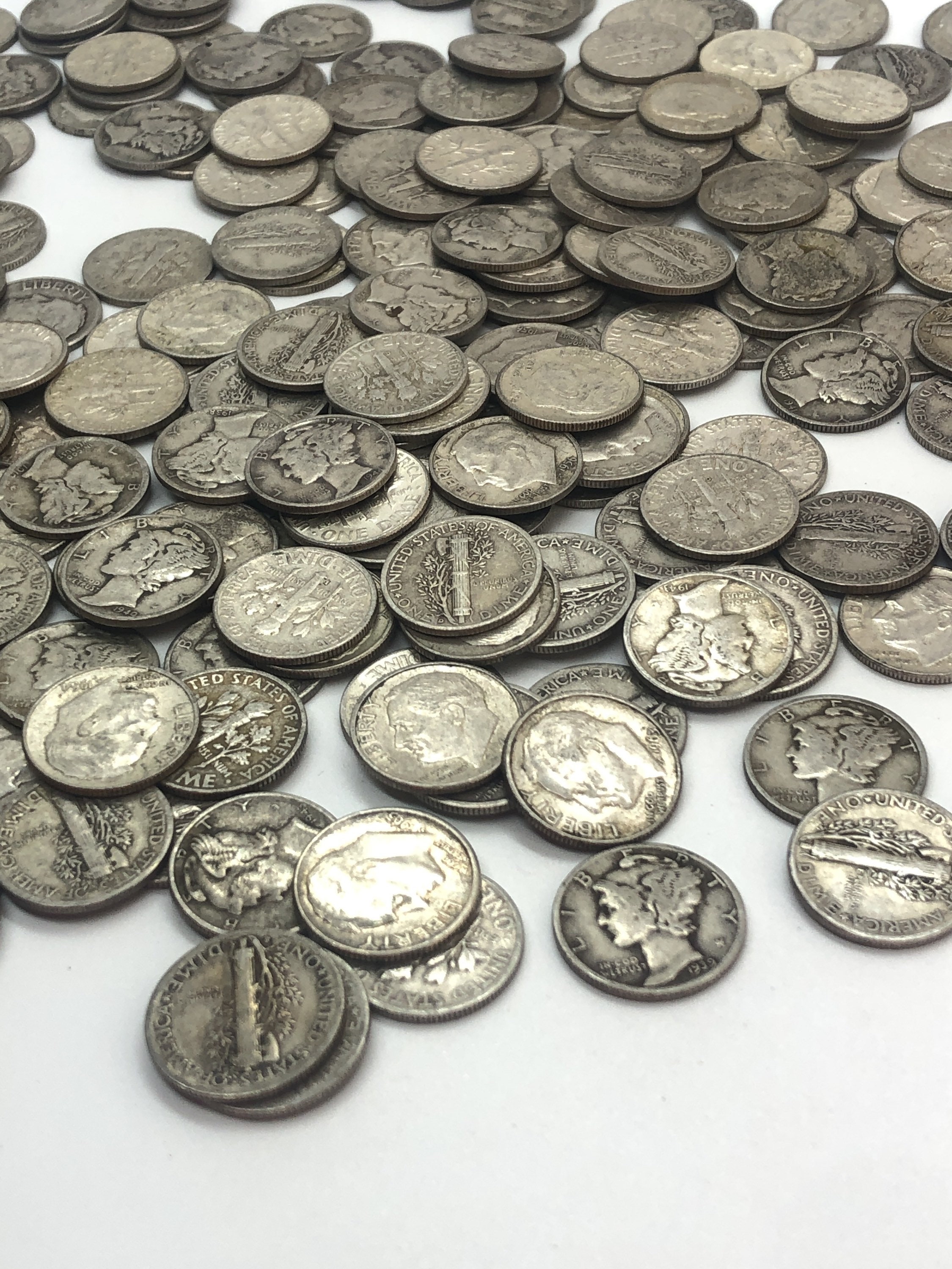 Roll of 90 silver mixed Mercury & Roosevelt dimes 5.00
