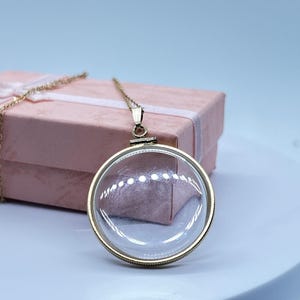 Collana con medaglione shaker vuoto personalizzabile da 30 mm, fatto a mano e riempito in oro 14k, con cacciavite gratuito in attesa dei tuoi piccoli tesori