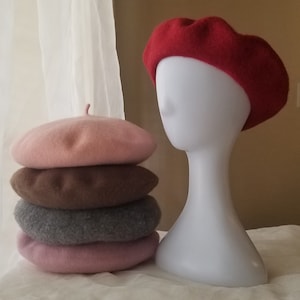 Red Beret Hat, French Wool Beret, Red Winter Hat, 1940s Fashion, Basque Beret Hat, Retro Accessories, Women&#39;s Gifts