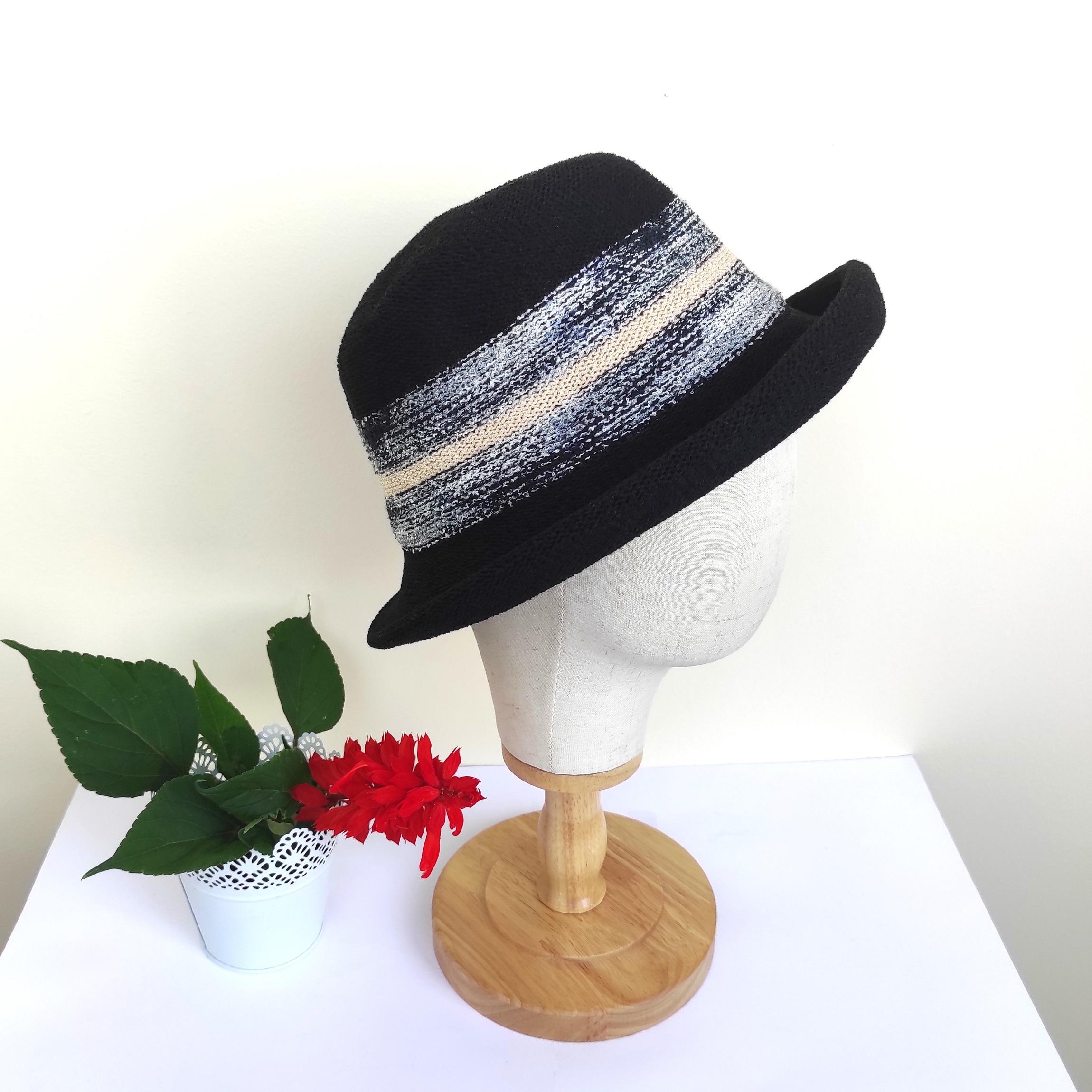 CHARMING 1960s\' SALMON/PINK STRAW FEDORA WITH STRAW \