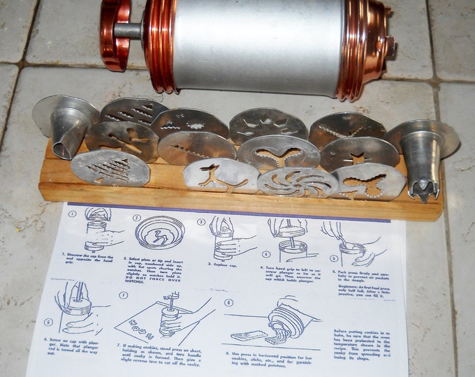 Vintage MIRRO COOKIE Press Complete Set 17 Piece Set, Cookie Press Gun