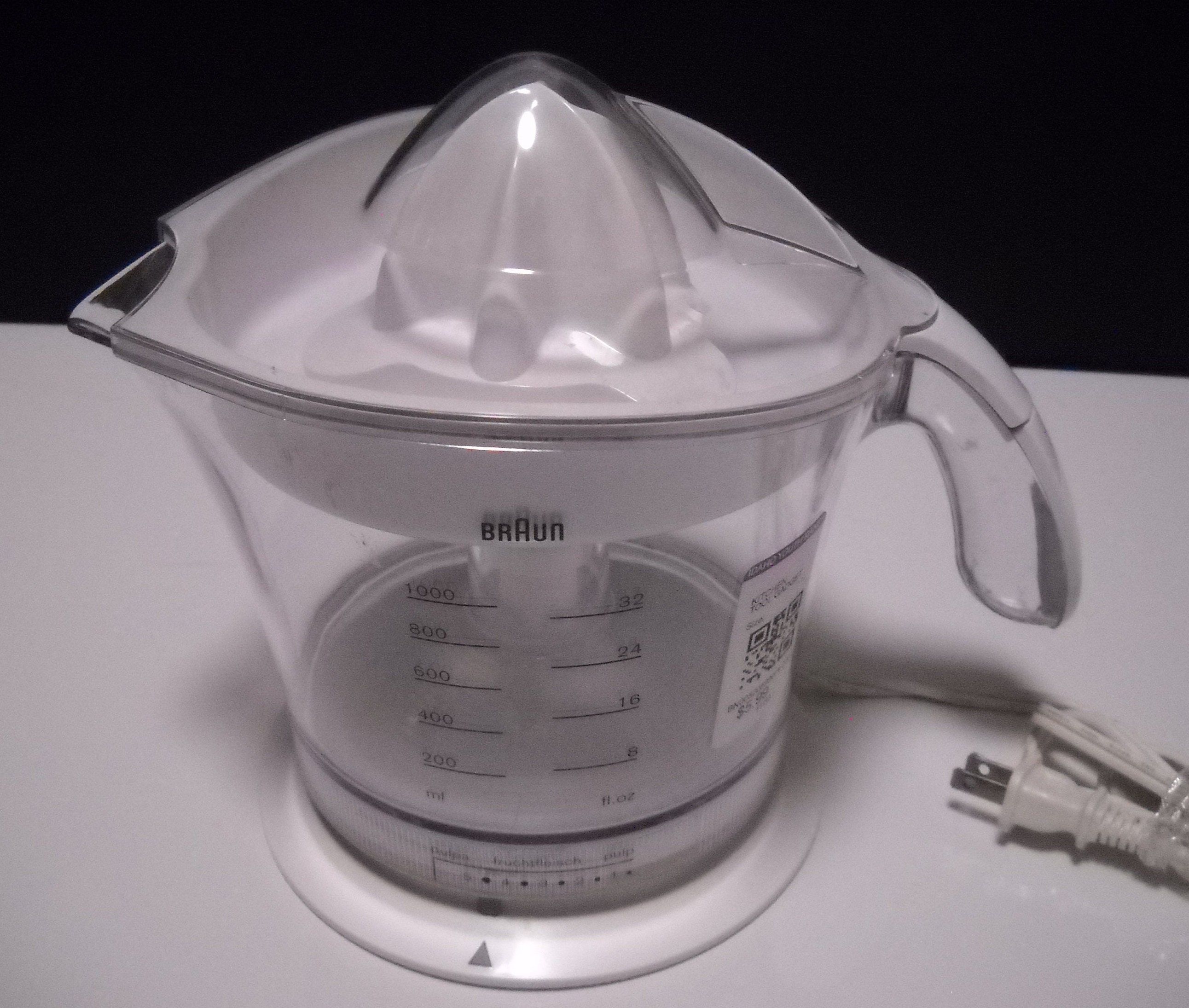 Used Once, Braun #4161 Citrus Electric 345B Type White Juicer, Dust Cover,  Great for Oranges, Limes & Lemons, 6.5 Tall 9  Wide