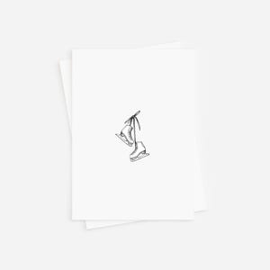 ミニアイススケートのノートカード、白紙のカードと封筒、ペンとインクの細い線画、白黒の冬のアート、ミニマリストの文房具セット