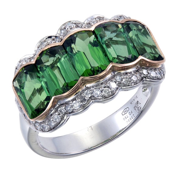 Classic Ring in Green Tourmaline