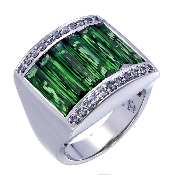 Classic Ring with Green Tourmaline