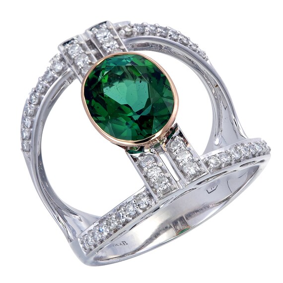 Classic Ring in Green Tourmaline