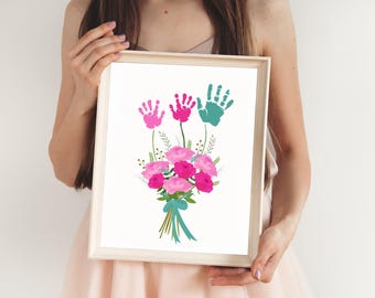 Ramo de flores con huellas de manos para el Día de la Madre, imprimible para niños pequeños, manualidad de primavera para niños y bebés, tarjeta de regalo para la abuela.