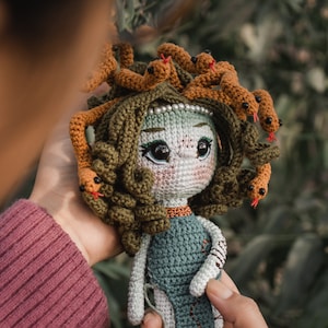 Esp. My girl Medusa