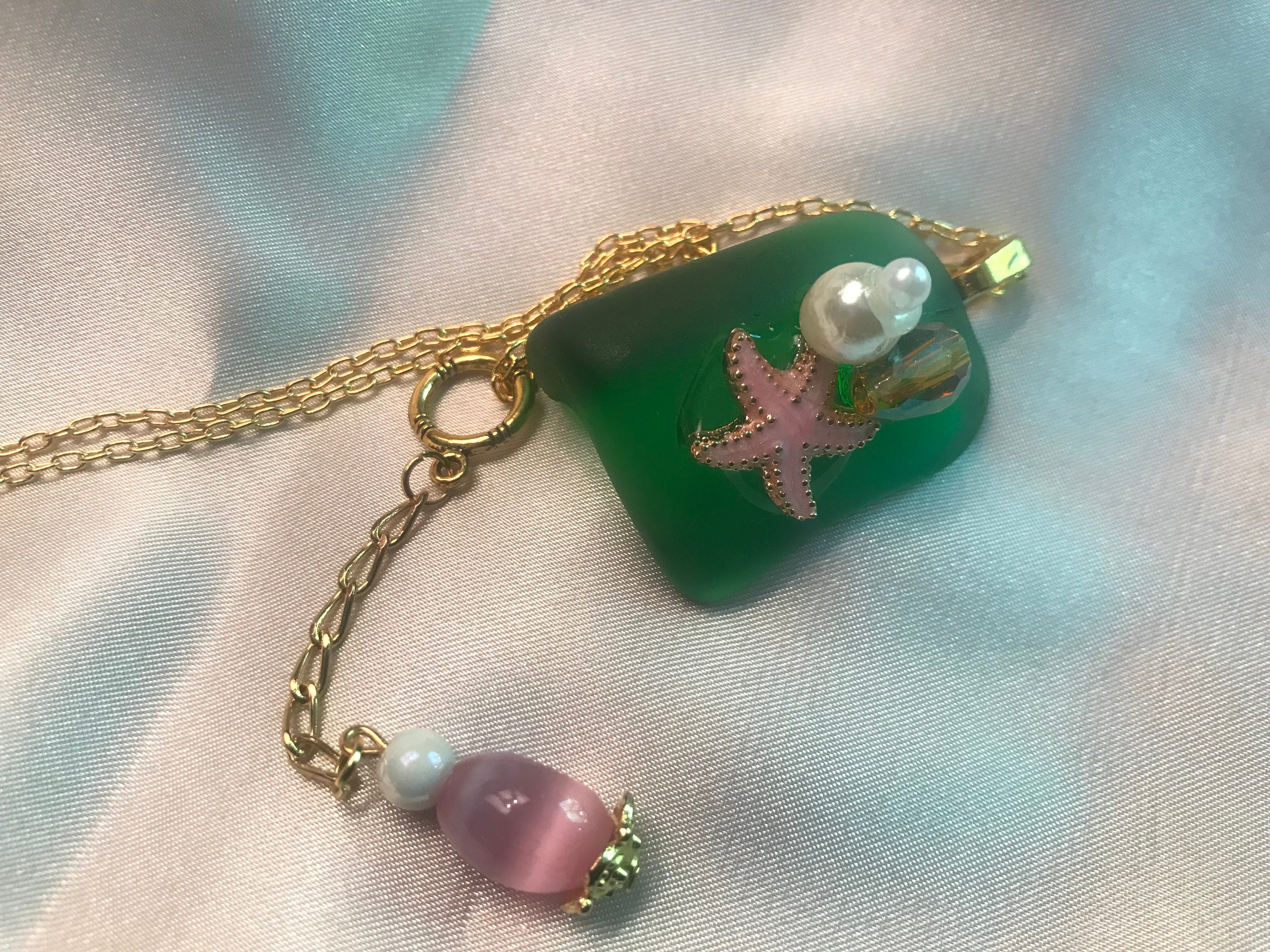 EMERALD SEA GLASS PENDANT NECKLACE WITH CHARMS AND GOLD TONE CABLE CHAIN