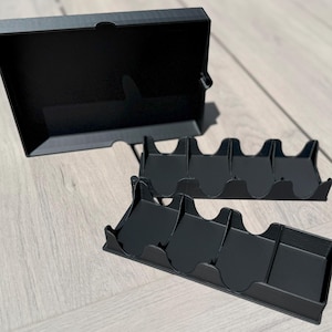 Minicaja de cartas con bisagras y ranura para guardar piezas de juego