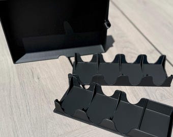 Minicaja de cartas con bisagras y ranura para guardar piezas de juego