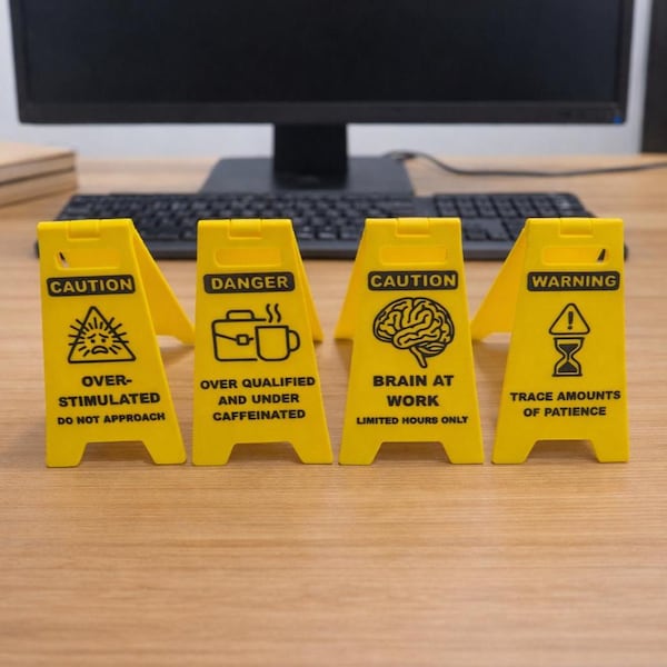 4er Set Mini Vorsicht Schreibtischschilder | Lustige Arbeitsplatz Warnschilder