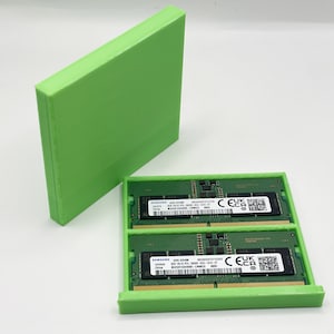 May include: Two green memory modules in a green plastic case. The modules are labeled "SAMSUNG 8GB DDR4 2666 PC4-21300 1.2V 2Rx8 1.2V 288-pin DIMM".