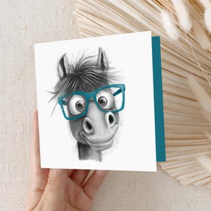de voeux drôle de cheval | carte carrée dessinée à la main | Lunettes Cheval Art | Blanc à l'intérieur | Carte écologique recyclée | Cadeau pour amoureux des animaux et des chevaux
