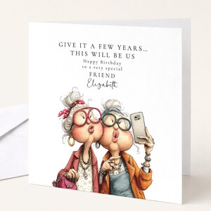 Tarjeta de cumpleaños divertida para amigos: Ilustración "Así seremos nosotros" - Opción personalizada, acabado mate, papel premium de 300 g/m² imagen 2
