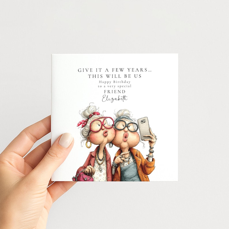 Tarjeta de cumpleaños divertida para amigos: Ilustración "Así seremos nosotros" - Opción personalizada, acabado mate, papel premium de 300 g/m² imagen 5