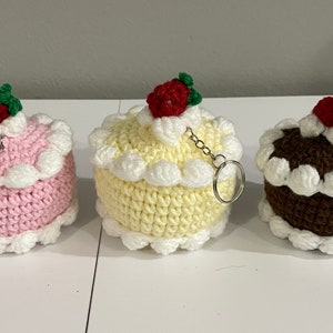 Crochet Cake Keychain - Crochet Cake, Crochet Keychain, Sweet Bag Charm, Cake Keychain, Cute gift, Crochet Dessert