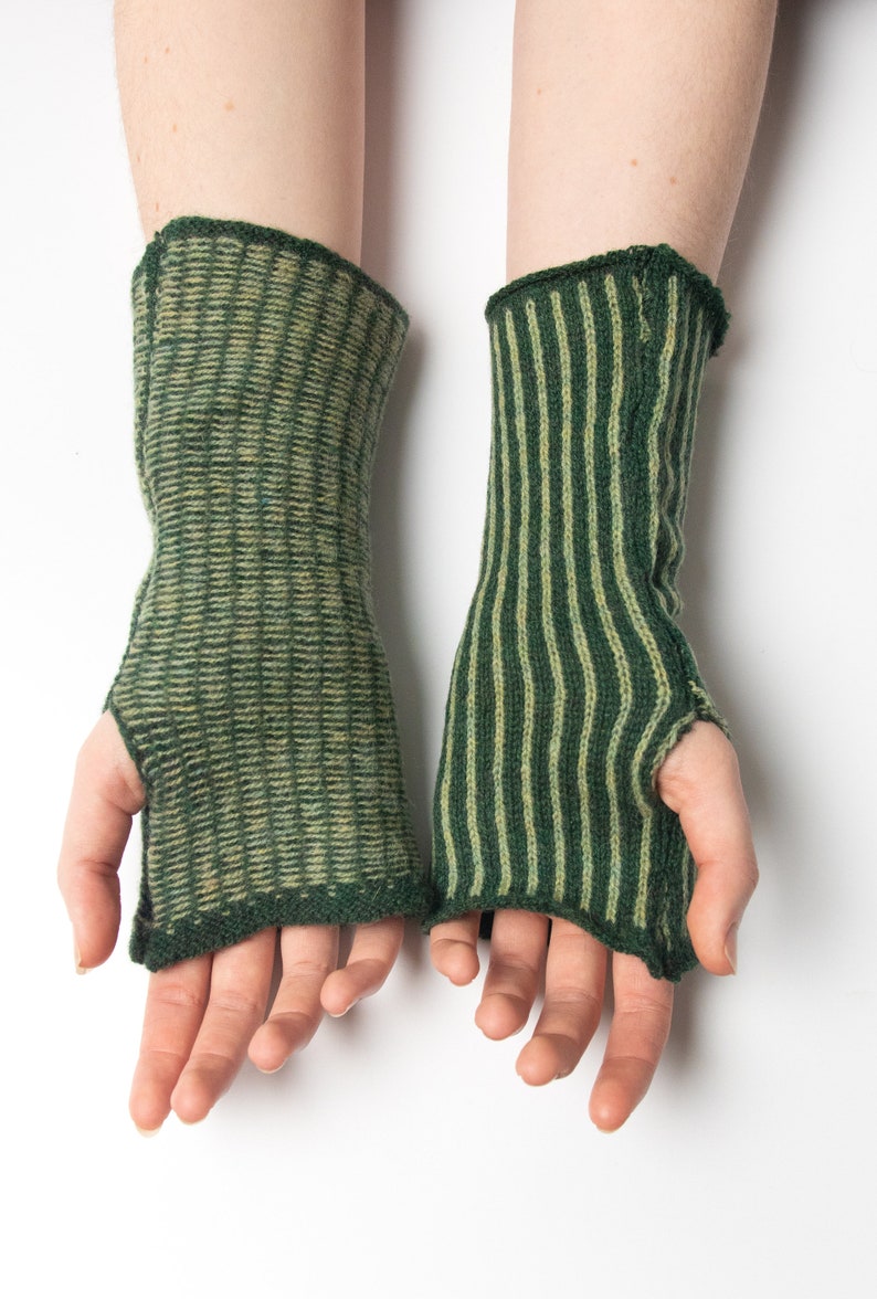 Gants tricotés en laine mérinos à rayures image 5