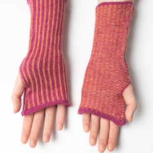 Gants tricotés en laine mérinos à rayures image 6