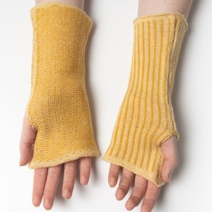Gants tricotés en laine mérinos à rayures image 7