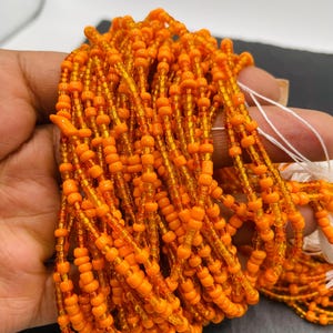 Sunset Amber – Orange & Bärnstensfärgade Midjepärlor | Knytbar Magkedja | Magkedja | Handgjorda Minimalistiska Kroppssmycken | Varm Glöd | Mix av 3 mm och 4 mm