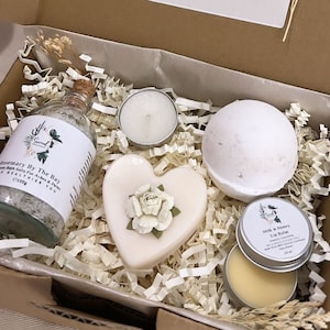 Set regalo per spa con prodotti naturali per la cura della pelle fatti a mano: cesto regalo