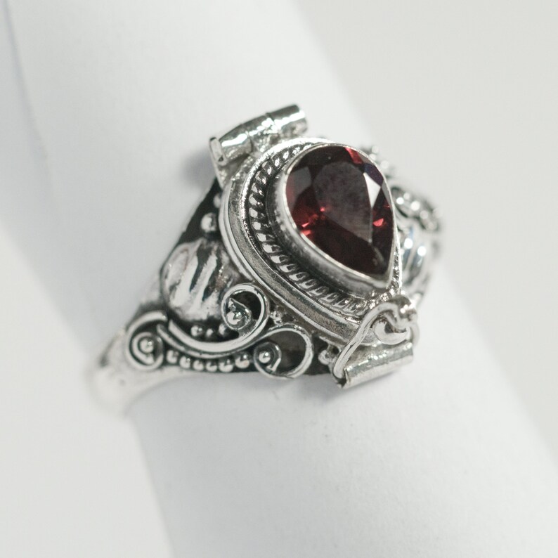 AWESOME GARNET 925 STERLING SILVER RING SIZE 5-10 AWESOME GARNET 925 STERLING SILVER RING SIZE 5-10