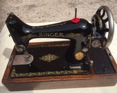 Vintage Singer Sewing Machine Model 99 (1923) with original Bentwood case