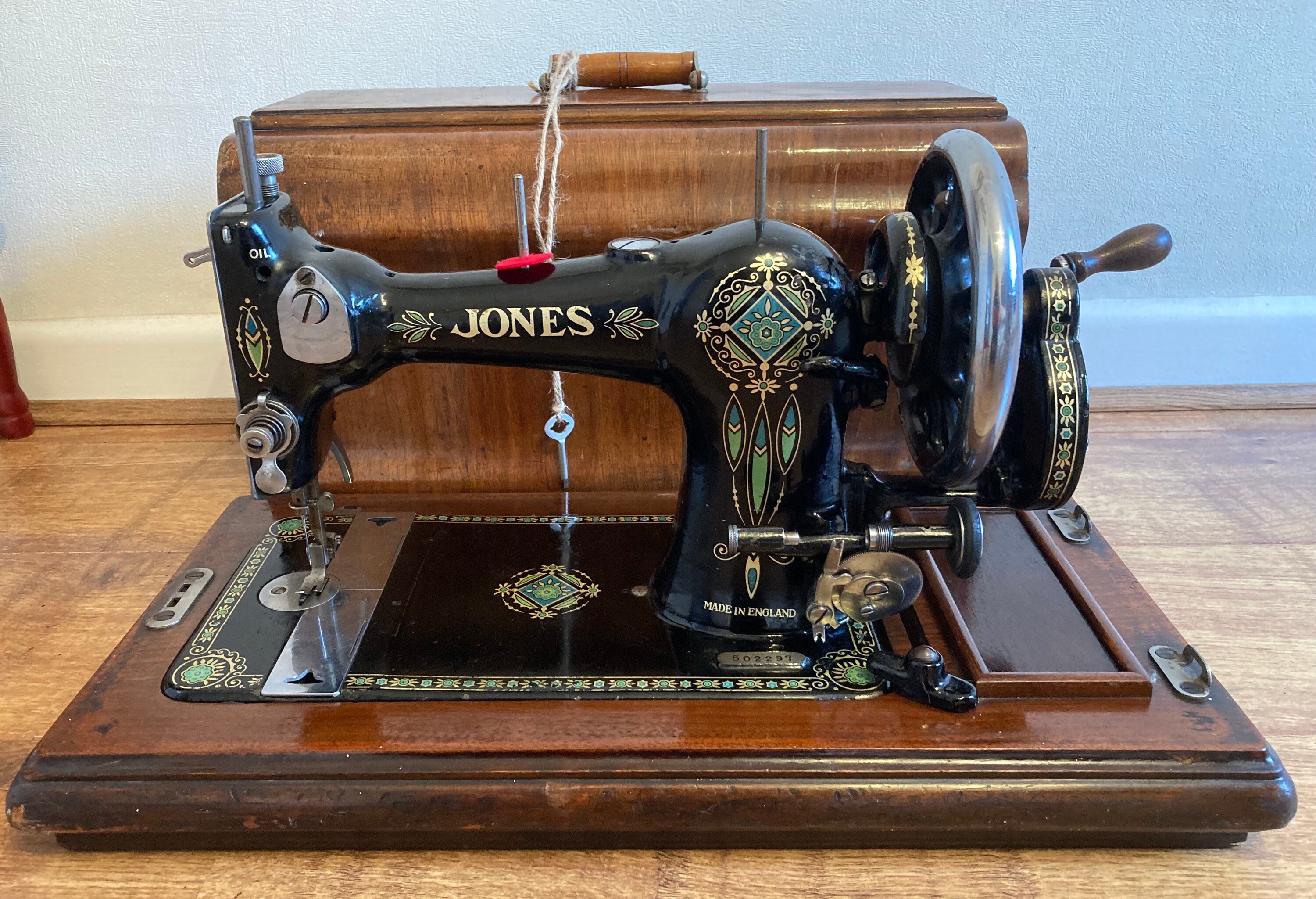 Antique 1927 Vintage Black Floral Singer Sewing Machine. Non Working. Decor  -  Hong Kong