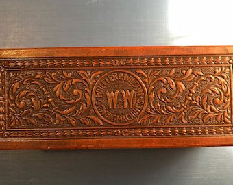 Antieke Victoriaanse Wheeler & Wilson-naaimachine Naai-accessoiredoos uit eikenhout met rood fluwelen inlegwerk