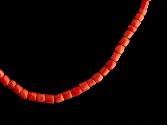21g Antique coral, Ethnic necklace with natural u… - image 3