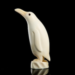 Inuit Vintage Carved Antarctic Penguin Figurine. Inuit Toy. Eskimo Figurine, Yakut Miniature, Yupik Alaskan Collectible Carved Sculpture.