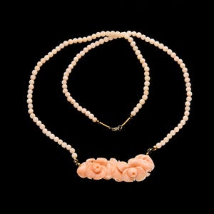 Vintage necklace made of natural soft pink coral in &quot;Angel Skin&quot; color. Pendant &quot;Bouquet of coral roses&quot;. Carved coral. Art Deco Jewelry.