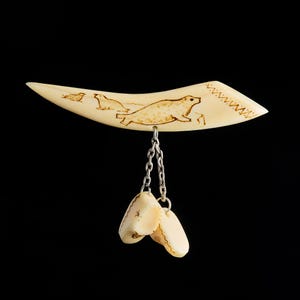 Vintage Inuit Pin, Inuit Art, Eskimo Carving, Inuit Jewelry, Yupik Carving, Chukchi Art. Original Inuit art, Yupik carving.  Unique gift.