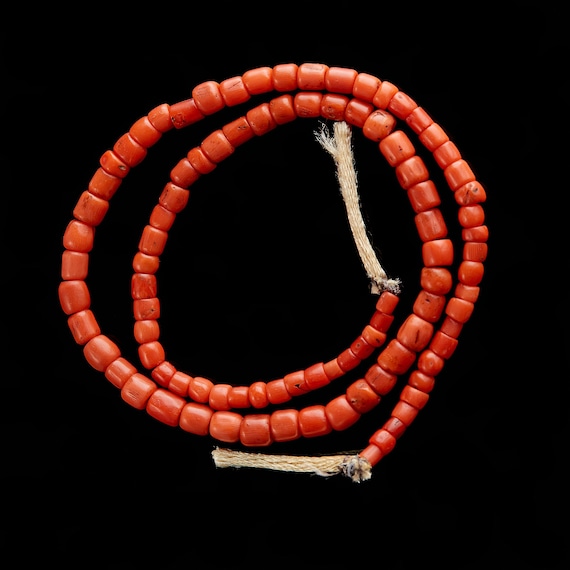 21g Antique coral, Ethnic necklace with natural u… - image 1