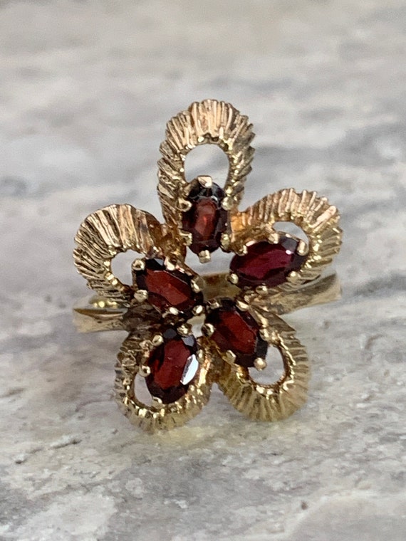 Vintage Genuine Garnet 10 karat gold ring, Garnet 