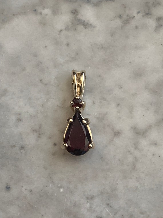 Vintage Genuine Garnet 14k yellow gold pendant, 14