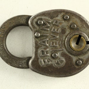 大きめ ビンテージ N&W 鉄道 Padlock with chain 大きめ ビンテージ N&W 鉄道 Padlock with chain