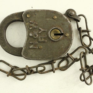 Penn Central RailRoad, Adlake Lock with Chain and Key, Mint