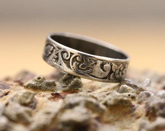 Vintage Artisan Jewelry 925 Sterling Silver UNCAS Signed Floral Scroll Engraved 5MM Band Ring Size 4