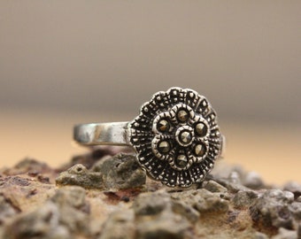 Vintage Artisan Jewelry 925 Sterling Silver Marcasite Gemstone Flower Floral Ring Size 6.5
